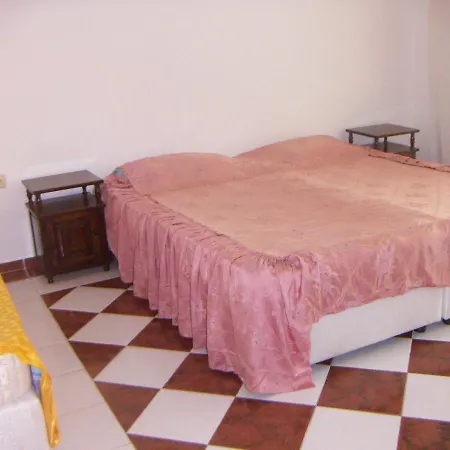 Popov Πανσιόν 2*