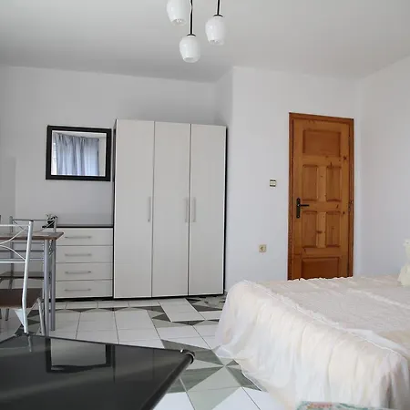 Popov Πανσιόν 2*